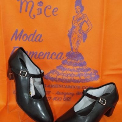 Zapato flamenca negro hebilla. 2502