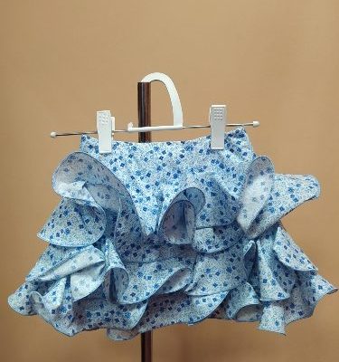 Falda flamenca niña corta Lolita - 4, Flor azul sobre blanco